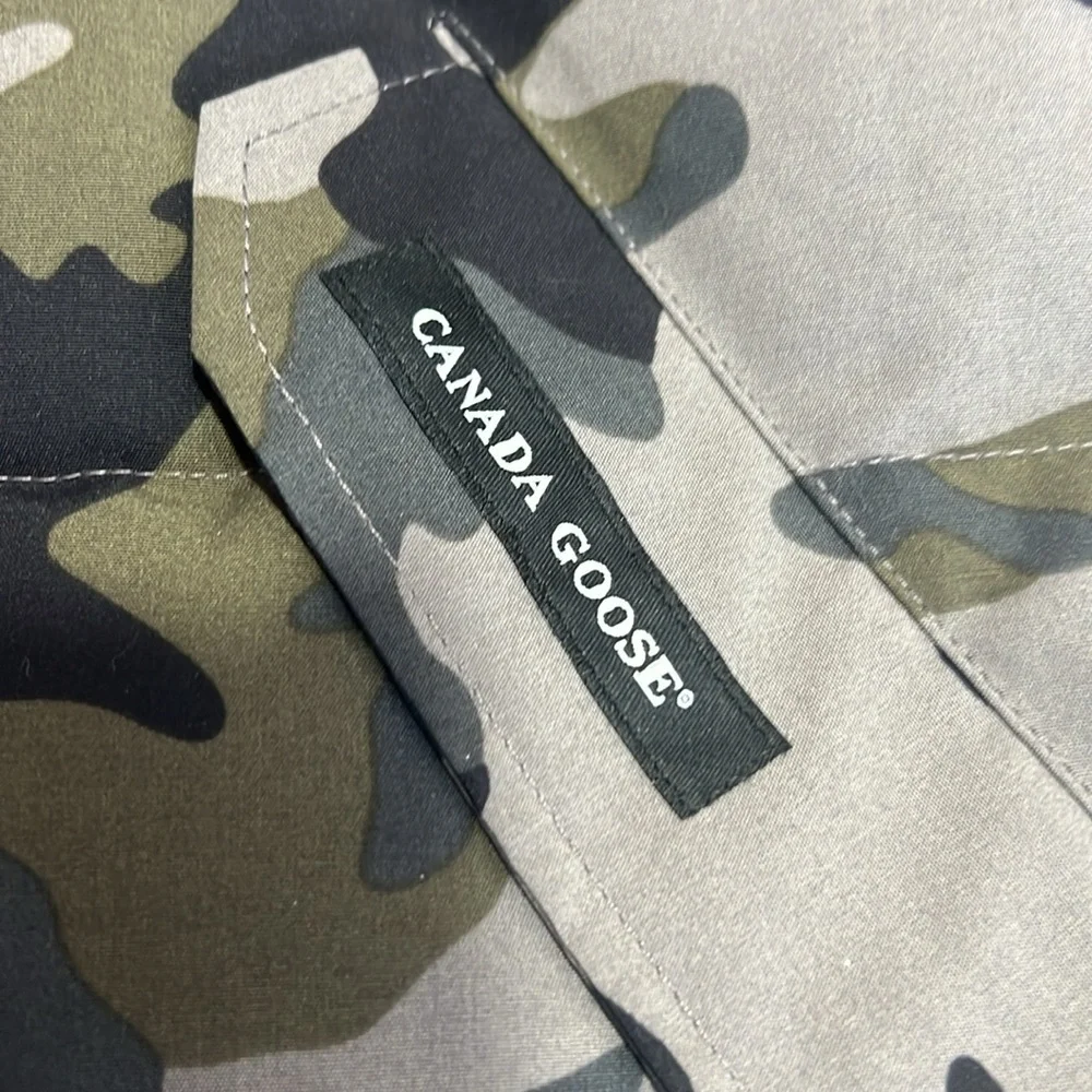 Canada Goose: Freestyle Vest Print Heritage in Classic Camo Coastal Grey - Picture 7 of 14